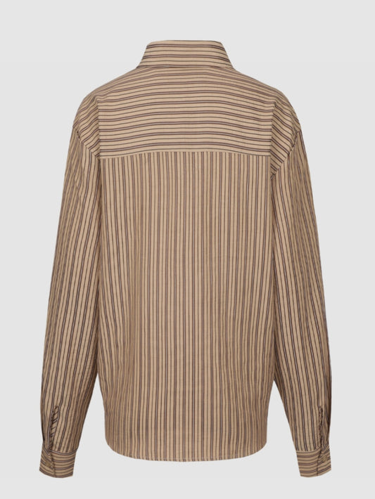 CS The Label blouse Lasina: gestreept bruin/beige, opstaande kraag, lange mouwen